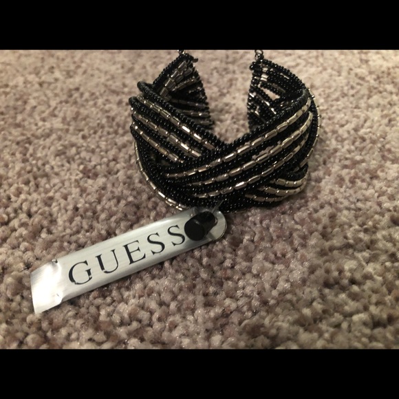 NWT guess bracelet - Picture 2 of 4